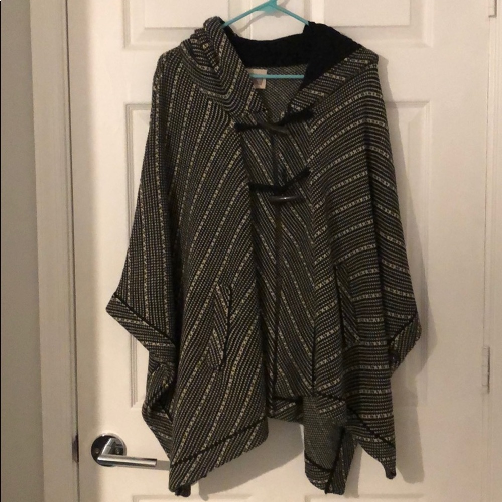 Black and cream cape. New without tags